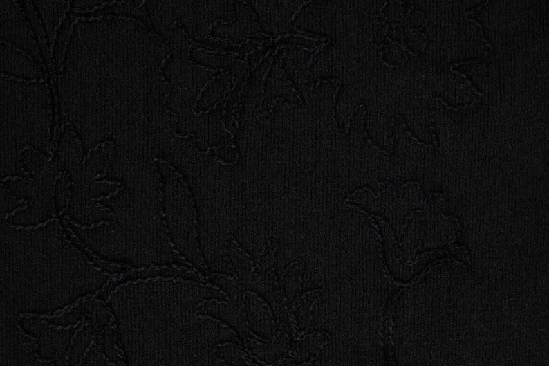 Fijn-gebreide-stof-geborduurde-bloemen-p1039-2-2