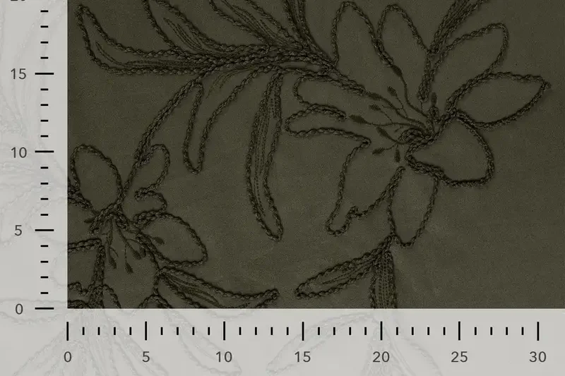 Scuba-suede-stof-geborduurde-bloemen-A.008-3