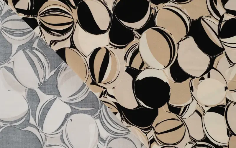 Viscose twill stof, cirkel print, zwart/creme. P970-2