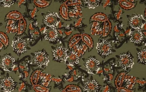 Corduroy rib stof, ornament print, groen/oranje/créme. P976-1