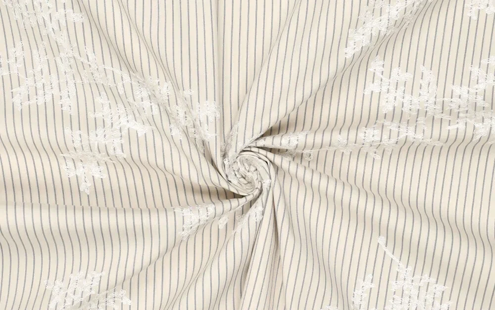 Katoen broderie stof, streep motief met geborduurde takjes, blauw/wit/beige. A.096-2