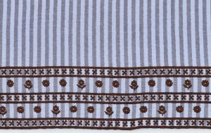 Double gauze stof, streep print met eenzijdige bloemen rand, blauw. A.166-1
