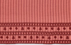 Double gauze stof, streep print met eenzijdige bloemen rand, oranje. A.167-1